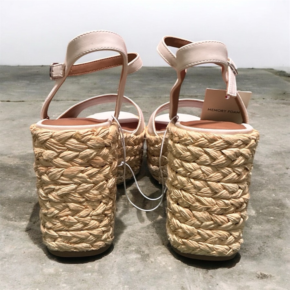 Universal Thread Cream Platform Sandals - Picture 2 of 2